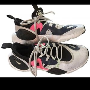 Nike Air Huarache E.D.G.E athletic shoes Size 6Y (youth) / 7.5W (women's)